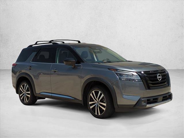 Used 2024 Nissan Pathfinder Platinum w/ Black Appearance Package FWD image 3