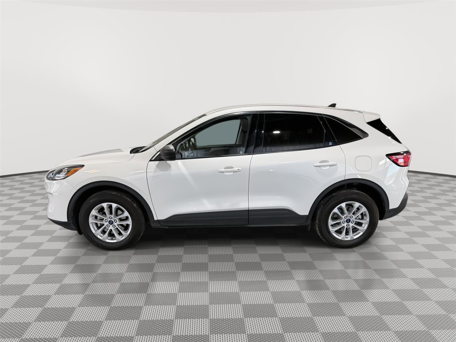 Used 2022 Ford Escape SE AWD/4WD image 2