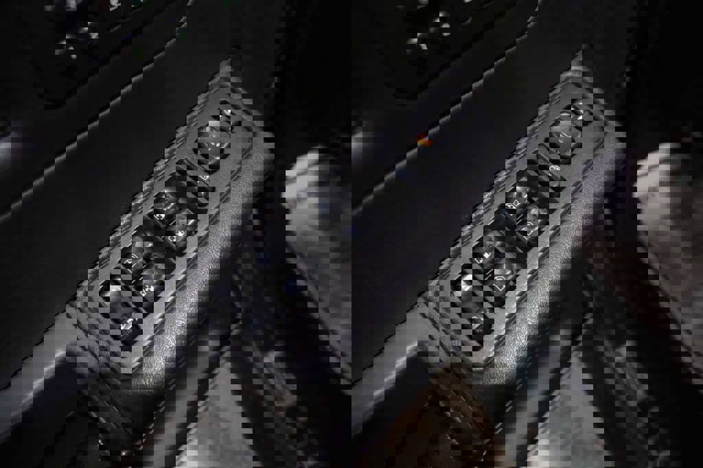 Used 2005 HUMMER H2 w/ Preferred Equipment Group image 18