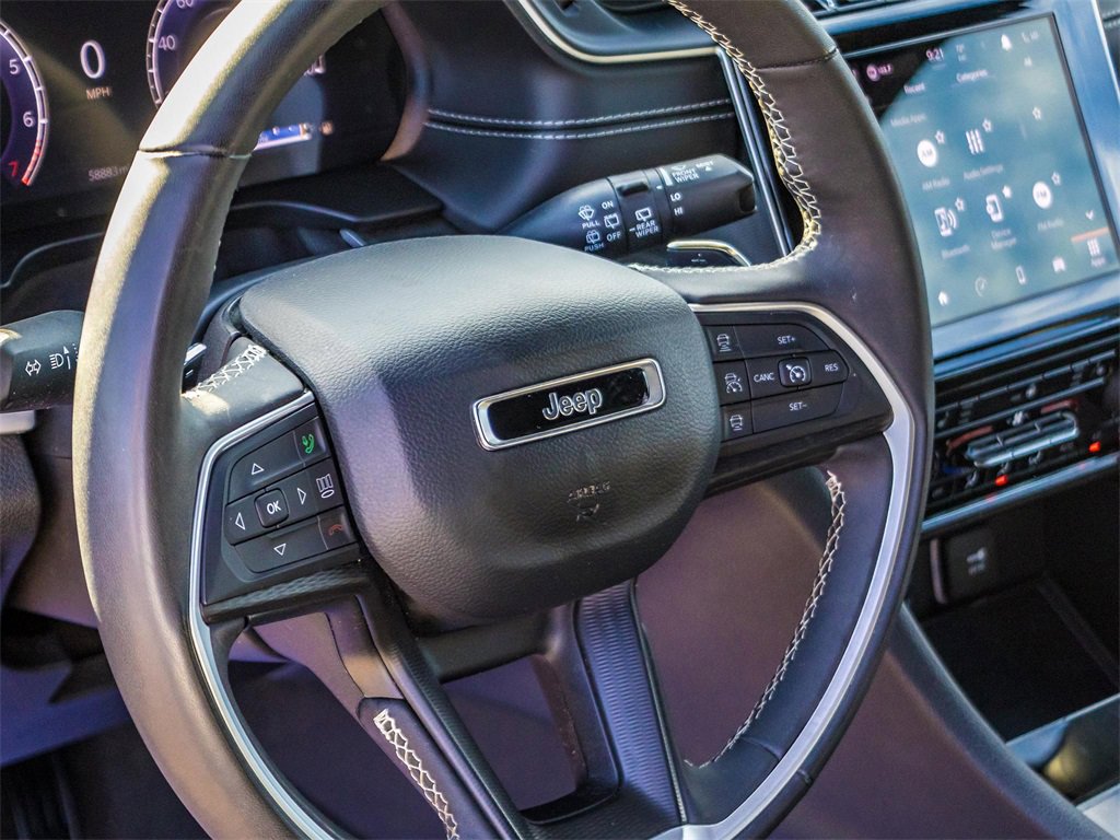 Used 2024 Jeep Grand Cherokee L Laredo image 24