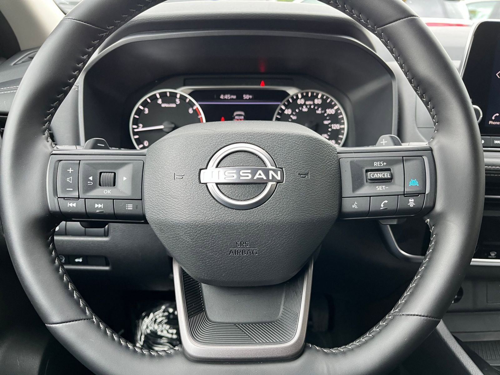 Used 2025 Nissan Rogue SV FWD image 30