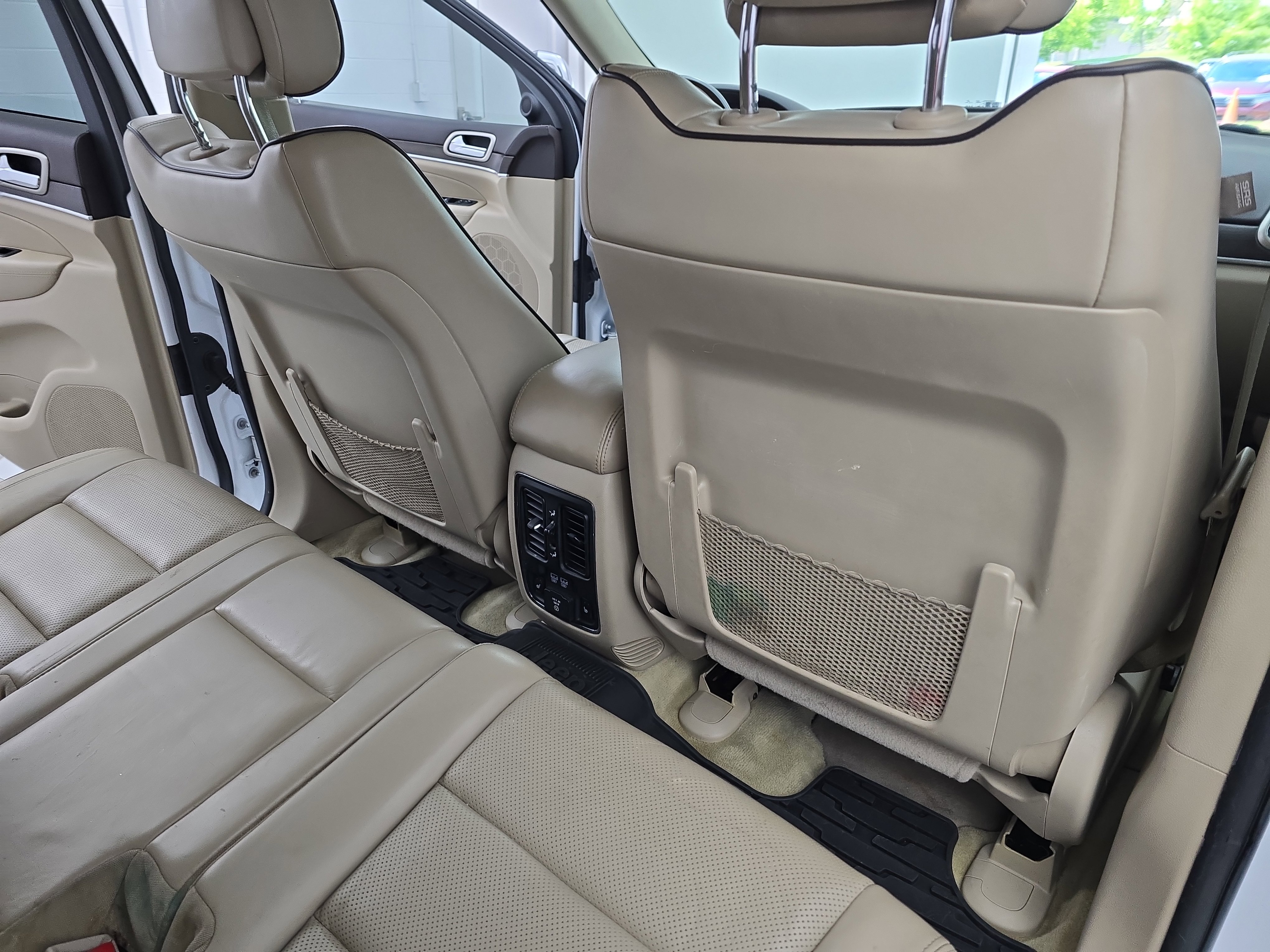 Used 2014 Jeep Grand Cherokee Overland image 11