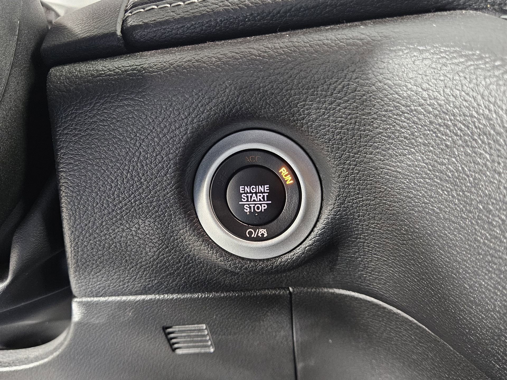 Used 2022 Chrysler Pacifica Touring-L w/ Uconnect Theater Family Group AWD/4WD image 29