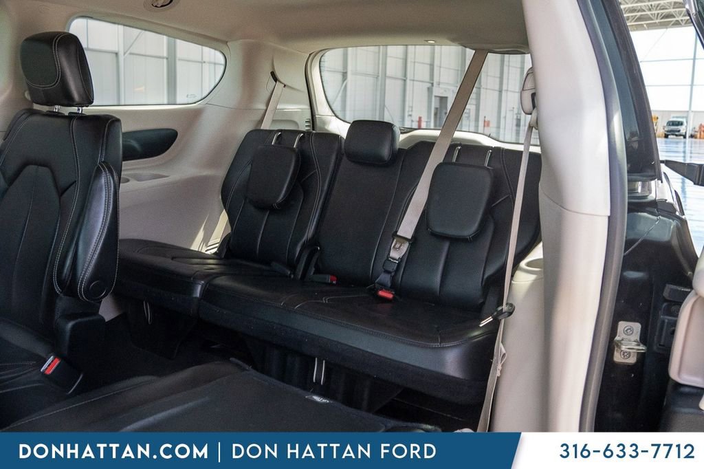 Used 2023 Chrysler Pacifica Touring-L image 18