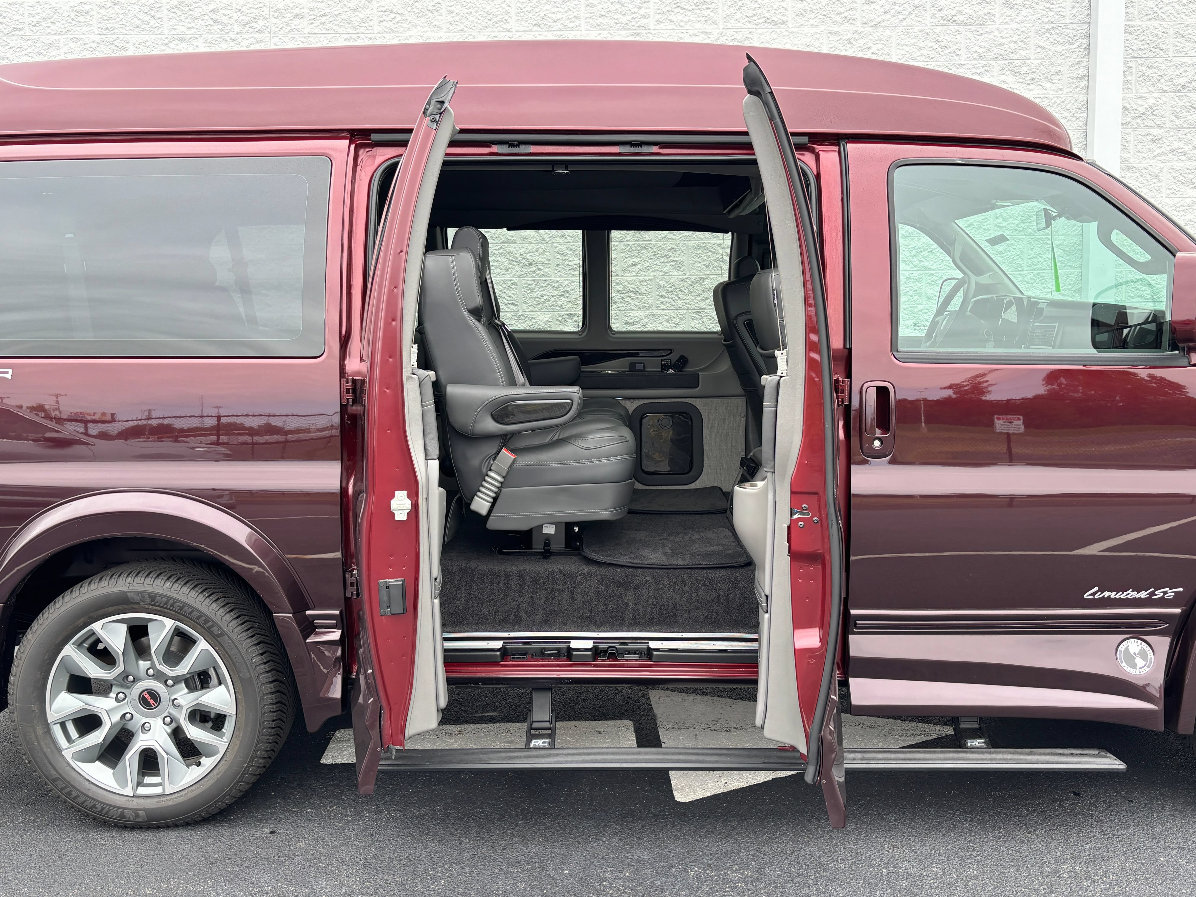 New 2026 GMC Savana 2500 w/ Driver Convenience Package RWD image 7