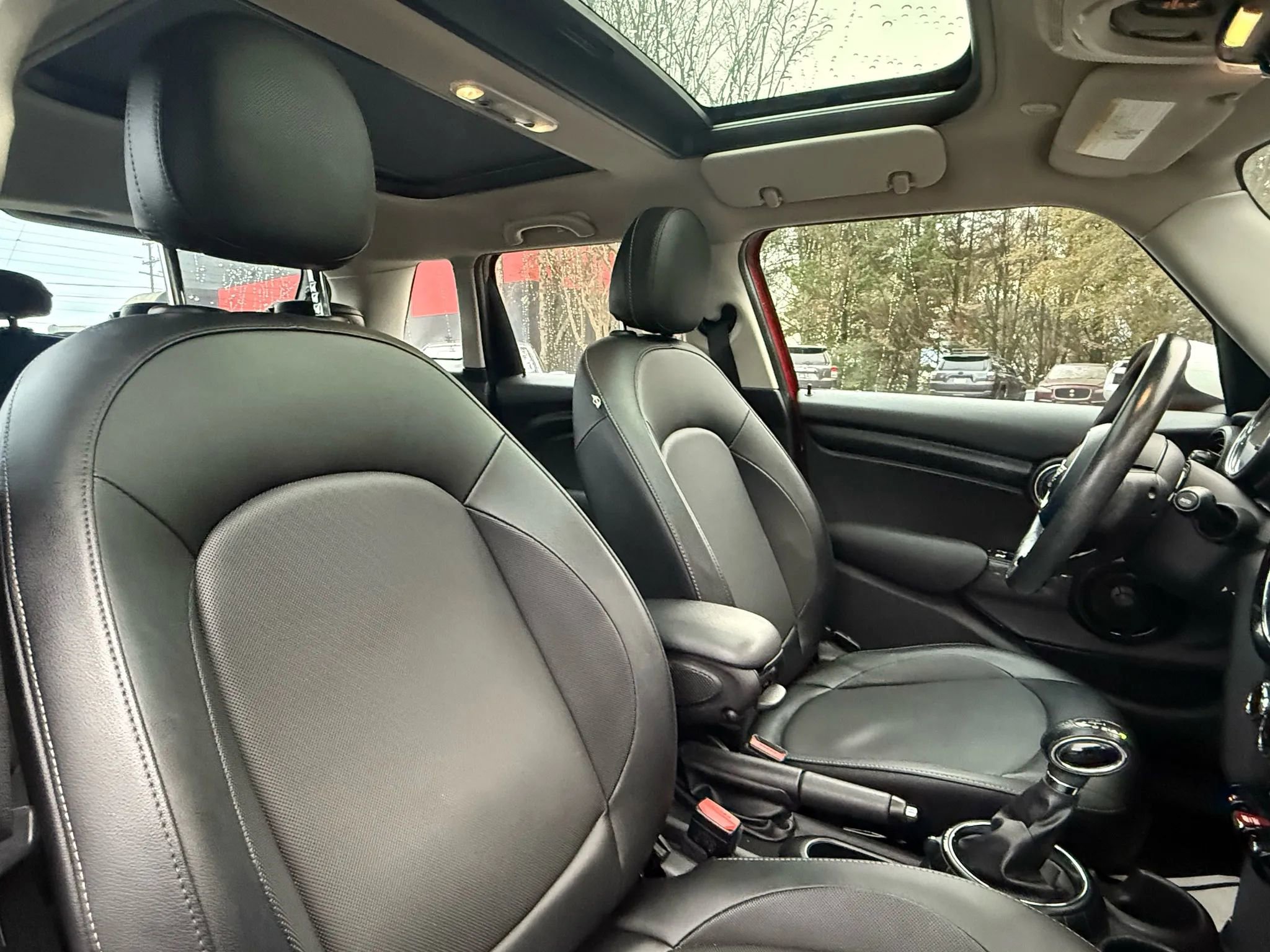 Used 2015 MINI Cooper 4-Door Hardtop image 24