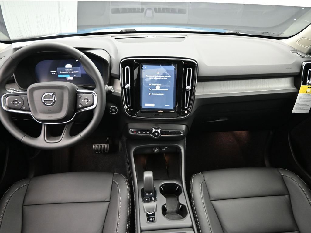 New 2025 Volvo XC40 B5 Core w/ Climate Package image 19