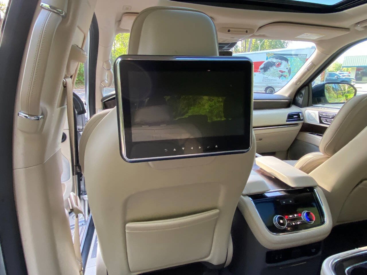 Used 2019 Lincoln Navigator Reserve AWD/4WD image 50