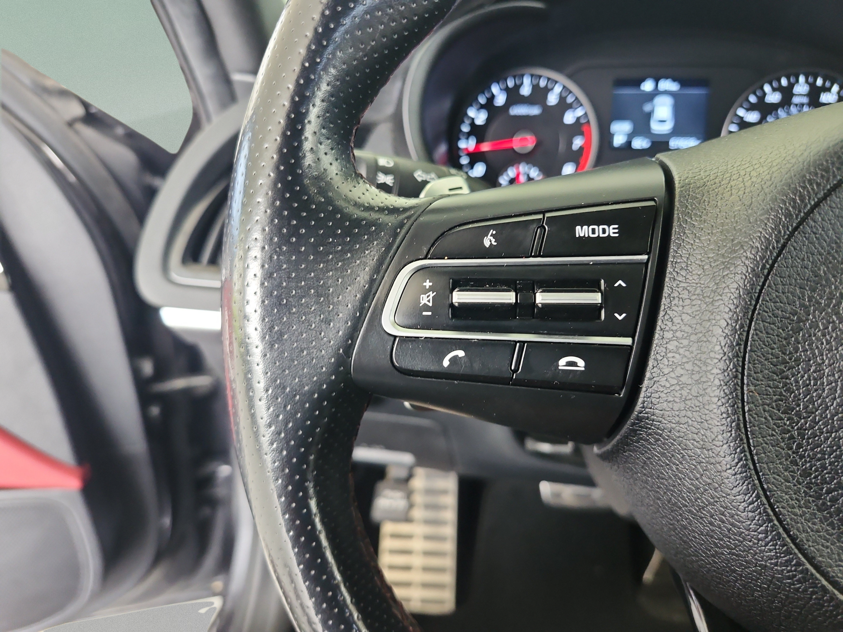 Used 2021 Kia Stinger GT-Line w/ Sun & Sound Package RWD image 13
