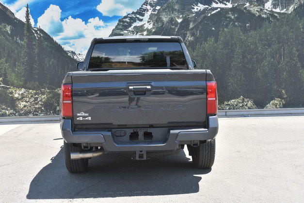 Certified 2025 Toyota Tacoma SR5 AWD/4WD image 10