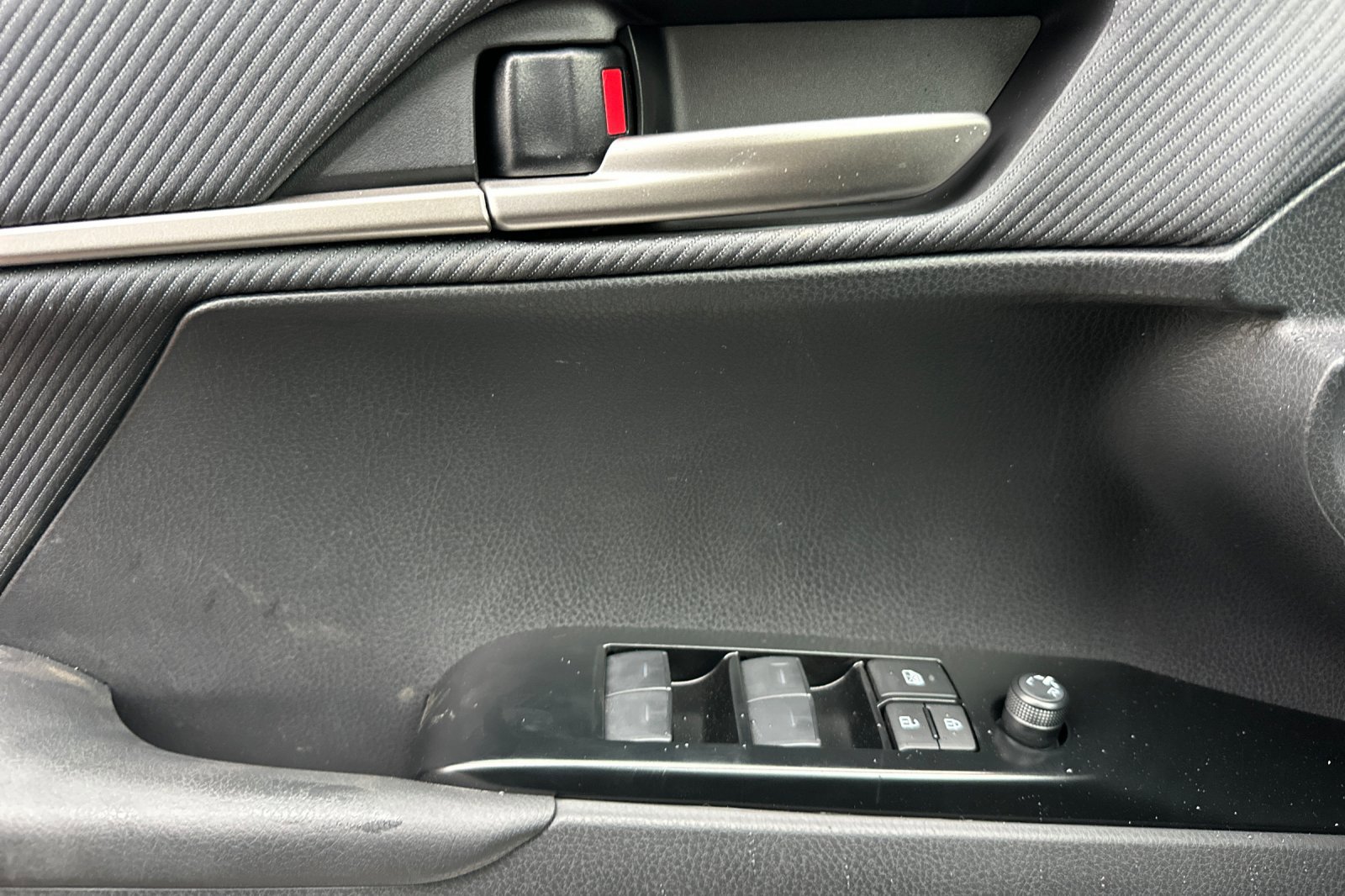 New 2026 Toyota Camry Hybrid w/ Multimedia Upgrade Package image 9