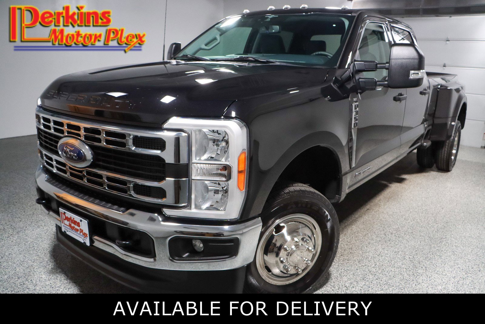 Used 2023 Ford F350 XLT image 1
