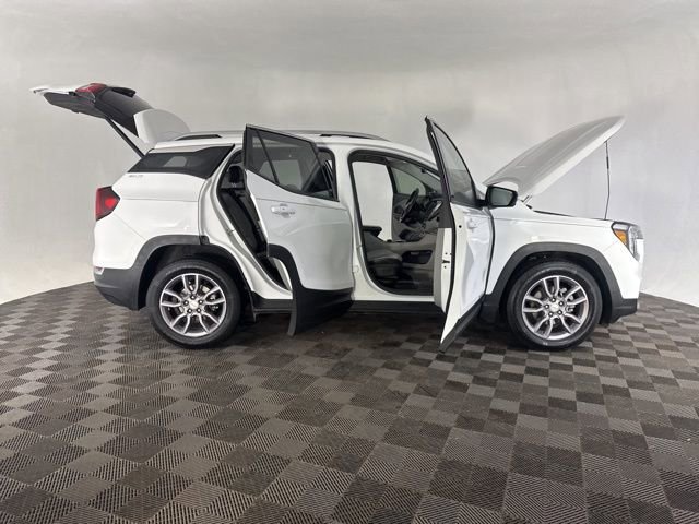 Used 2023 GMC Terrain SLT image 16