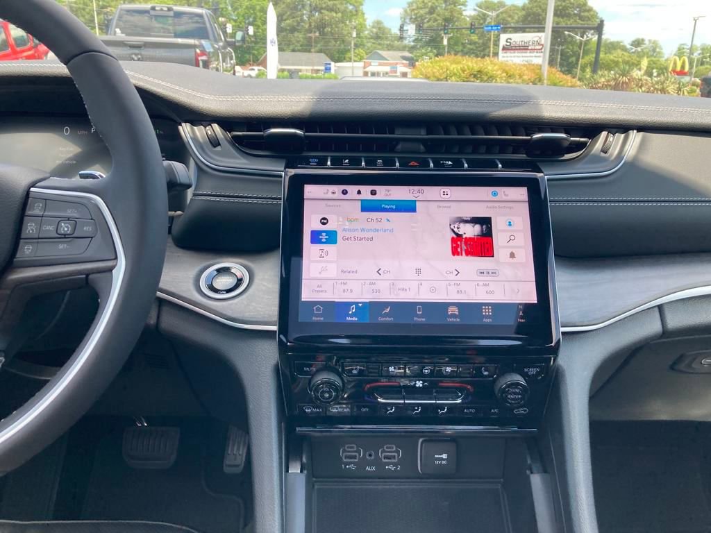 New 2024 Jeep Grand Cherokee Limited 4xe w/ Luxury Tech Group II image 28