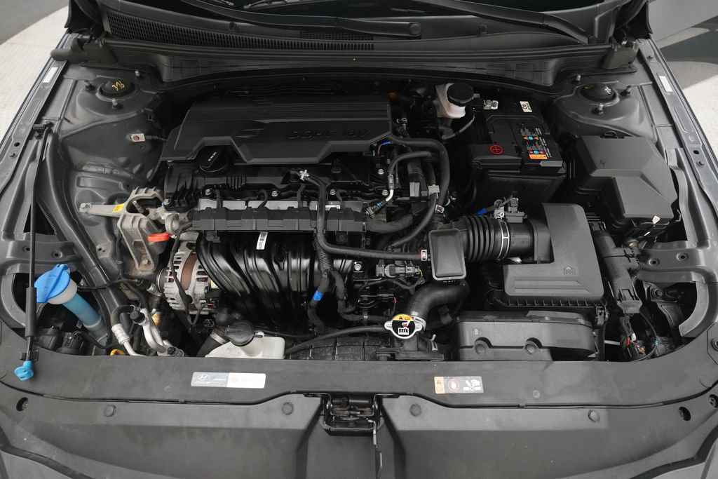 Used 2024 Hyundai Elantra Limited FWD image 3