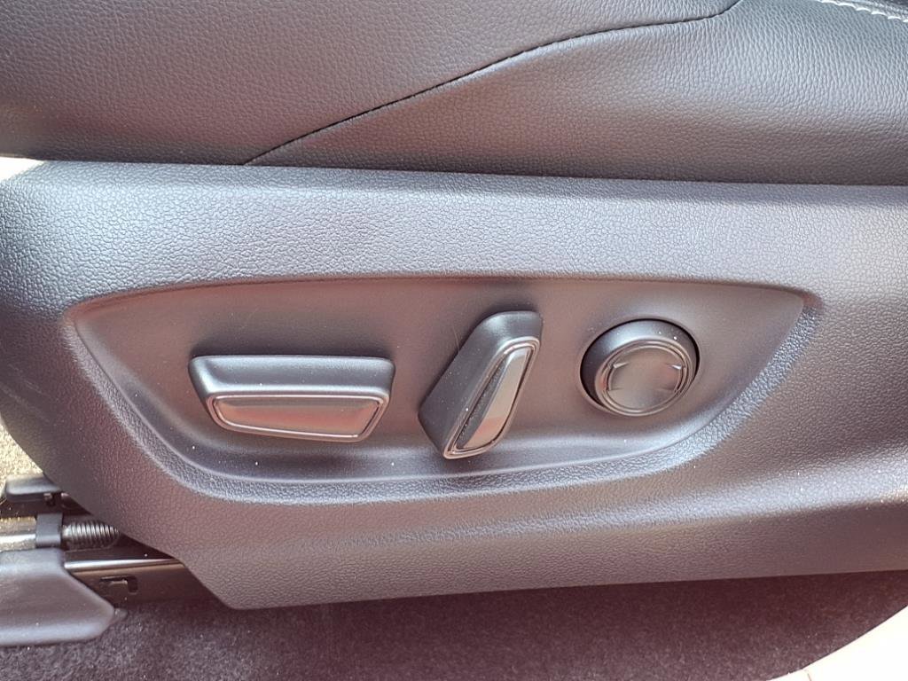 Used 2023 Toyota bZ4X AWD image 8