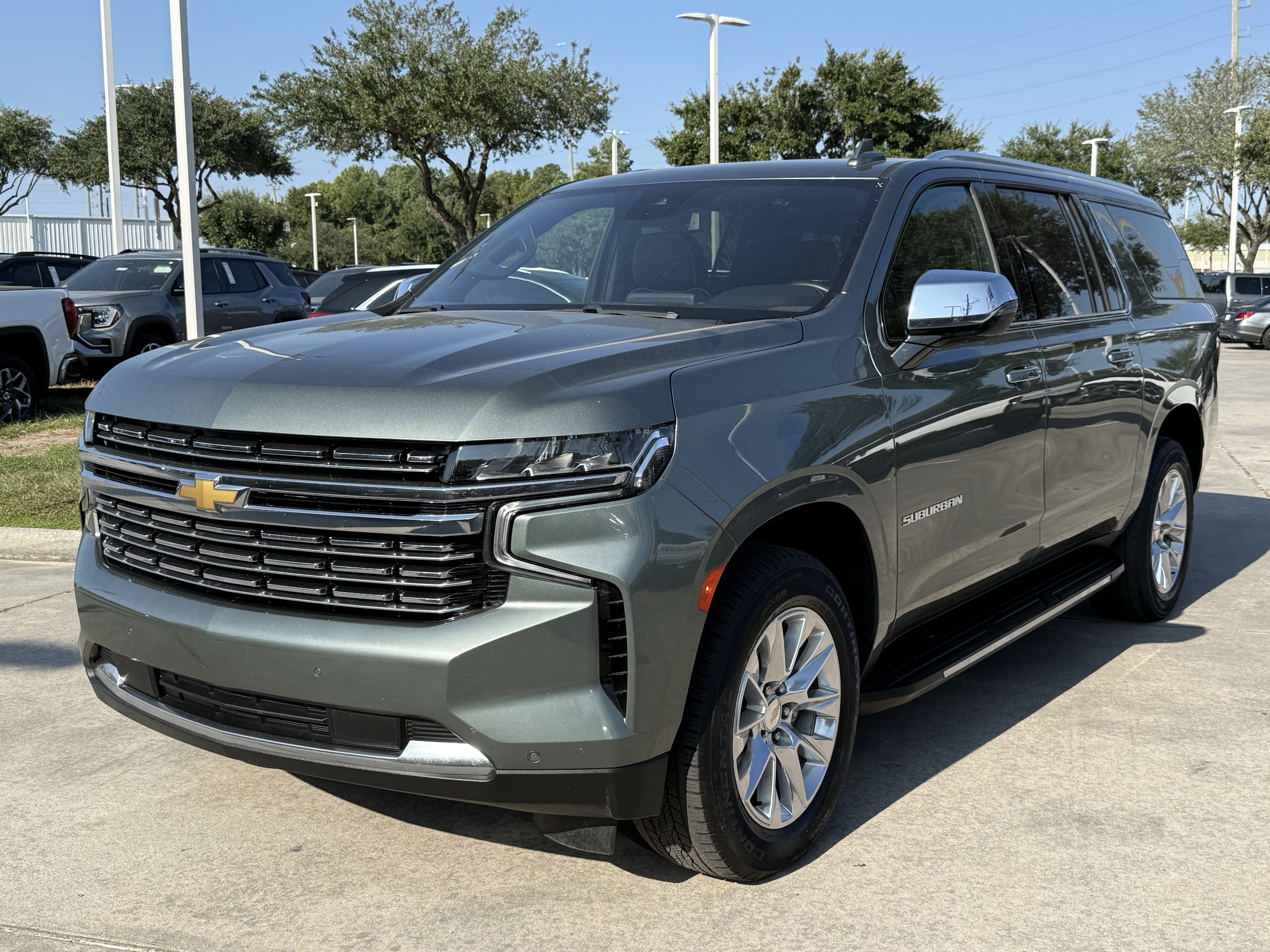 Used 2023 Chevrolet Suburban Premier image 9