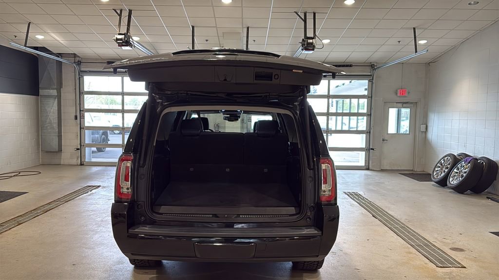 Used 2017 GMC Yukon XL SLT w/ HD Trailering Package AWD/4WD image 16