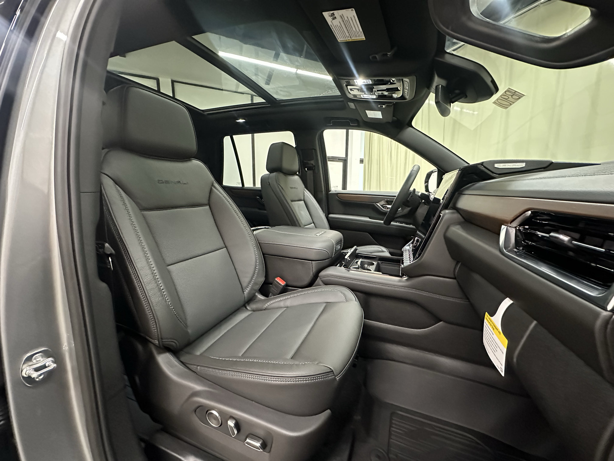 New 2027 GMC Yukon Denali w/ Sun & Power Step Package AWD/4WD image 16