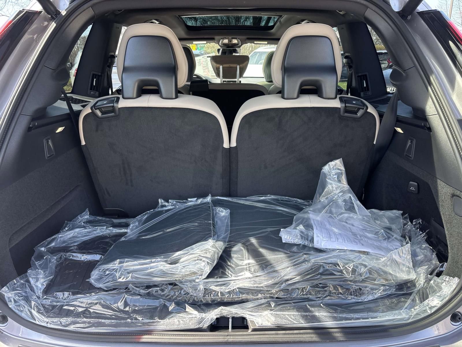 New 2026 Volvo XC90 B5 Plus w/ Protection Package Premier AWD/4WD image 9
