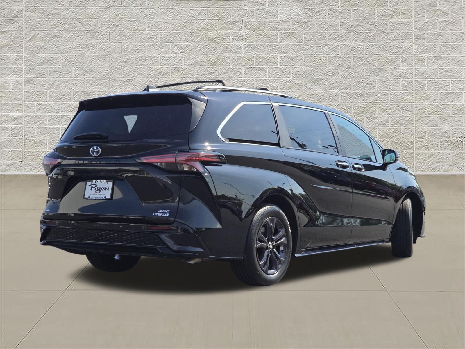 Used 2024 Toyota Sienna XSE w/ XSE Plus Package AWD/4WD image 7