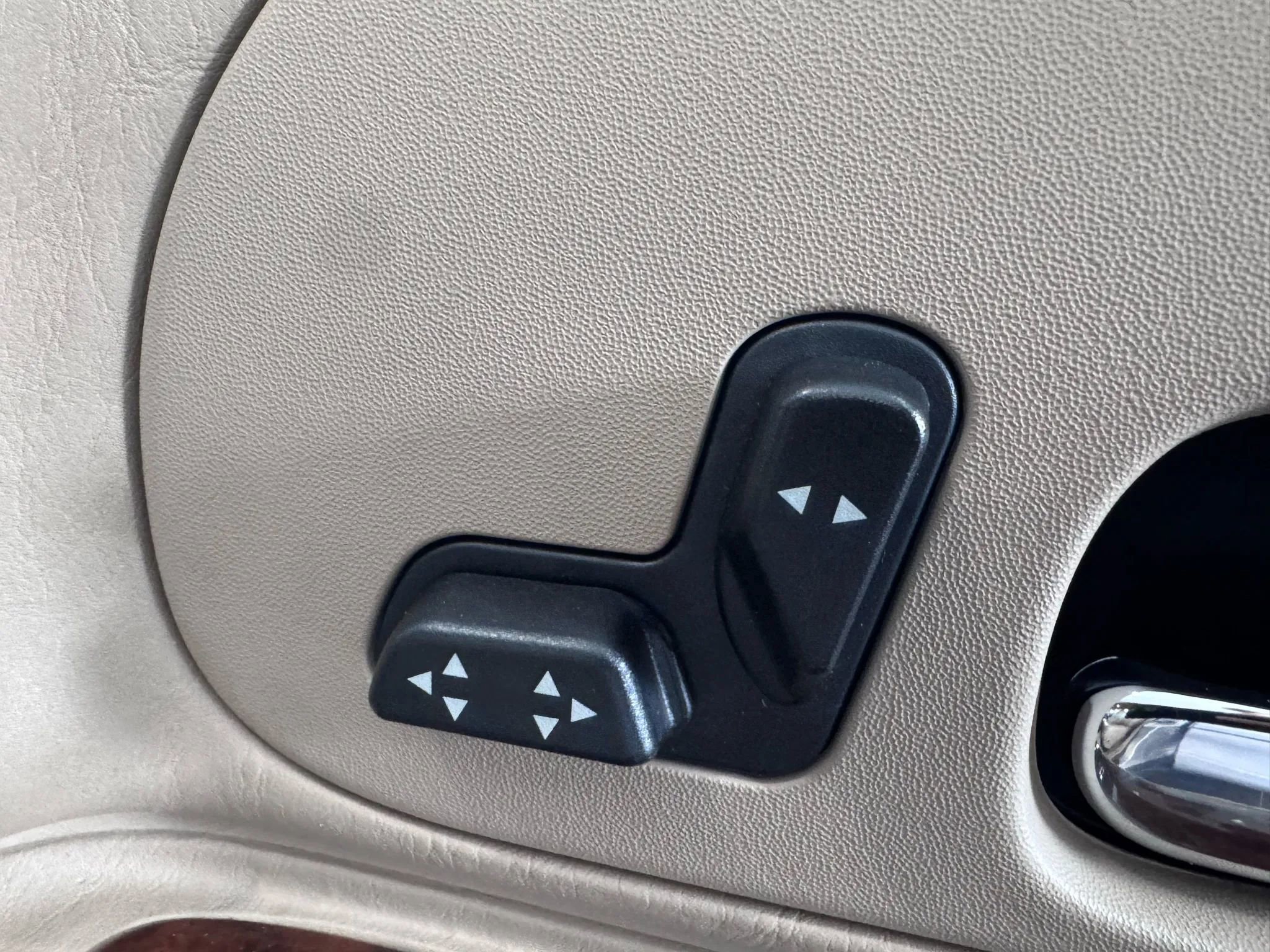 Used 2002 Lincoln Town Car Executive image 16