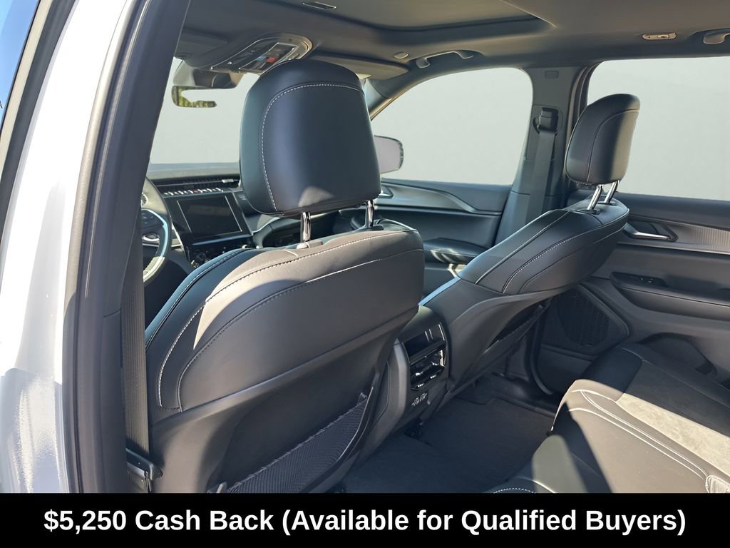 New 2025 Jeep Grand Cherokee Altitude RWD image 21