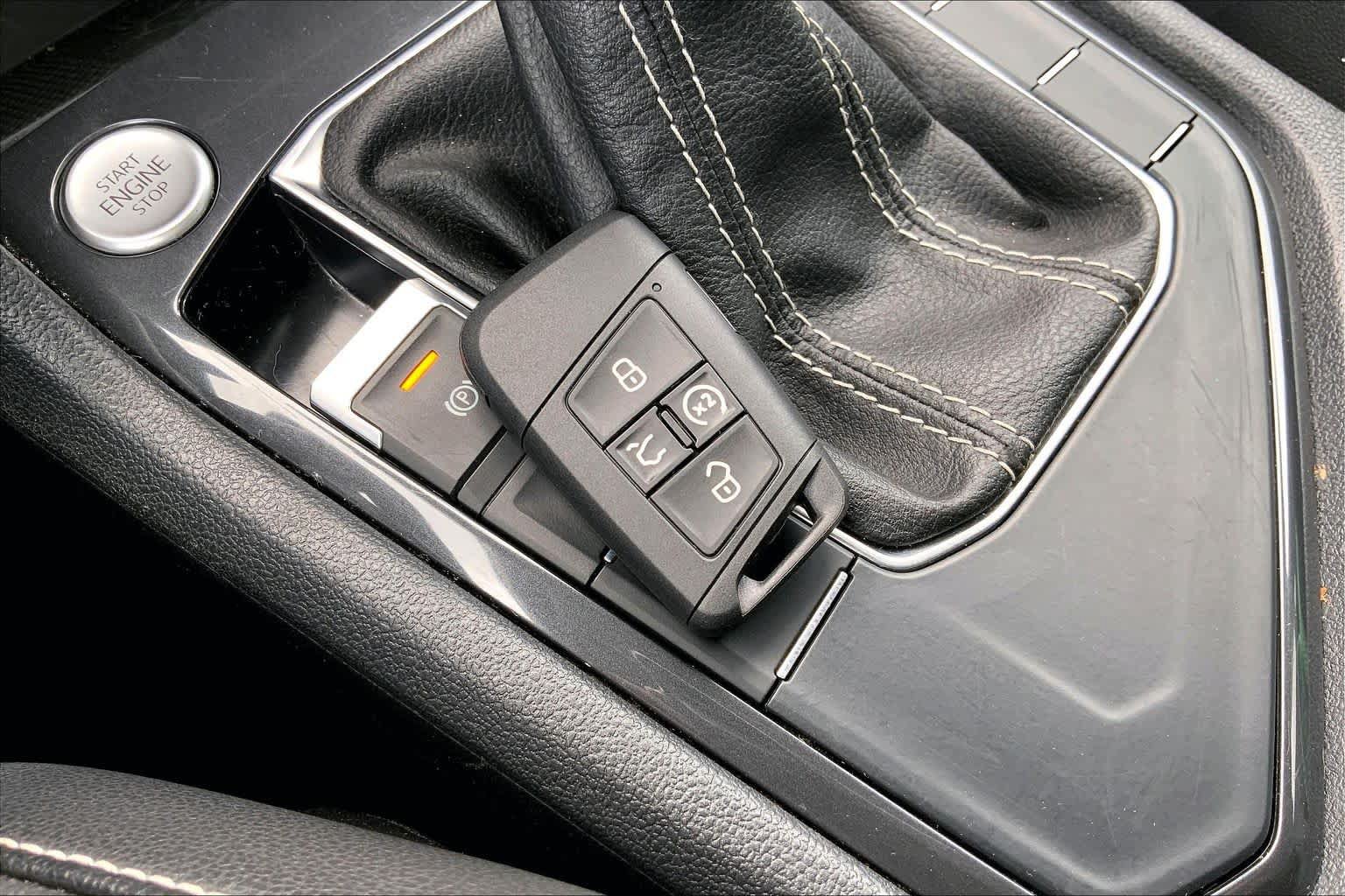 Used 2024 Volkswagen Tiguan SE FWD image 19