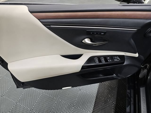 Used 2023 Lexus ES 250 w/ Premium Package AWD/4WD image 8