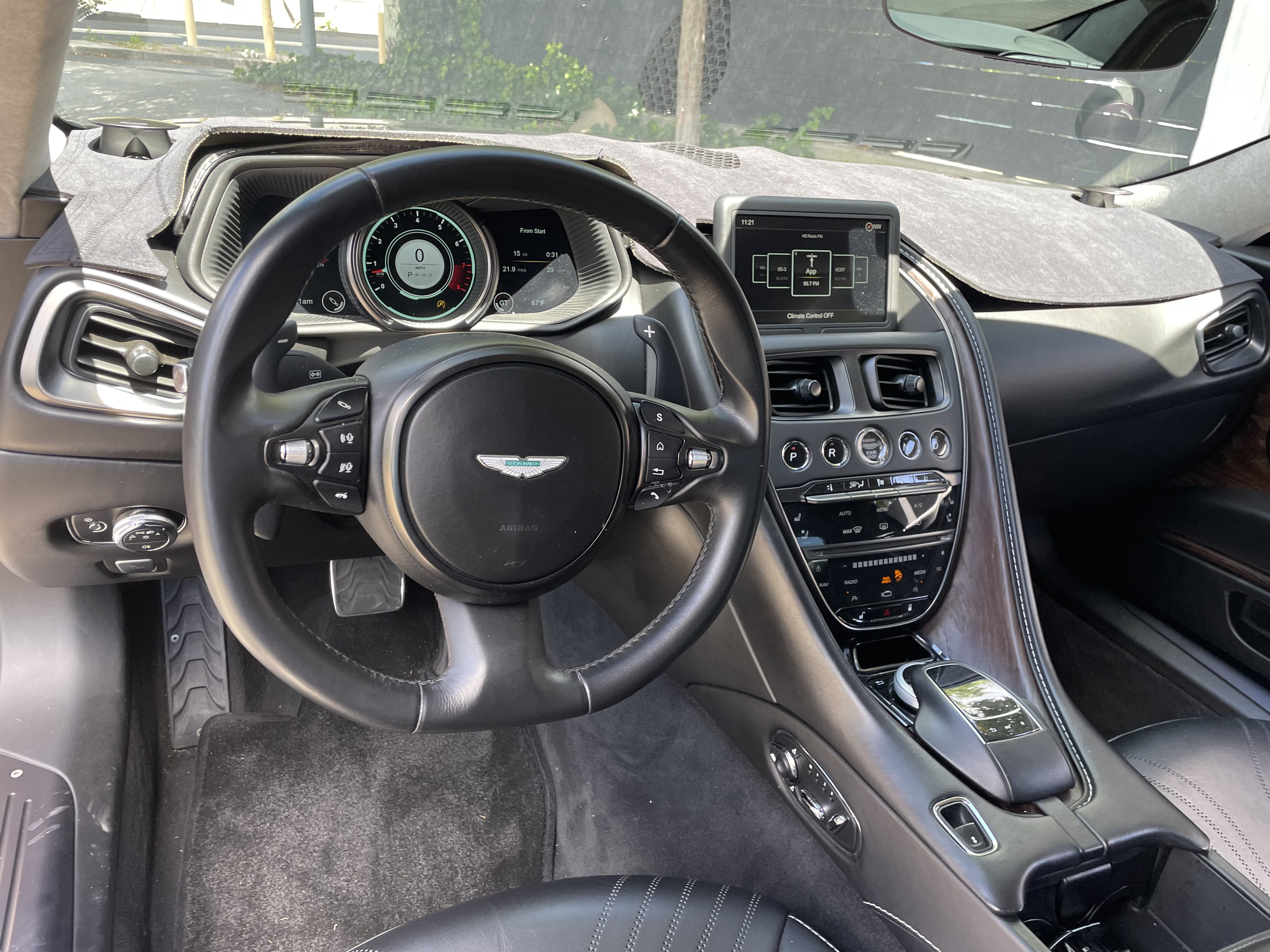 Used 2017 Aston Martin DB11 V12 RWD image 15
