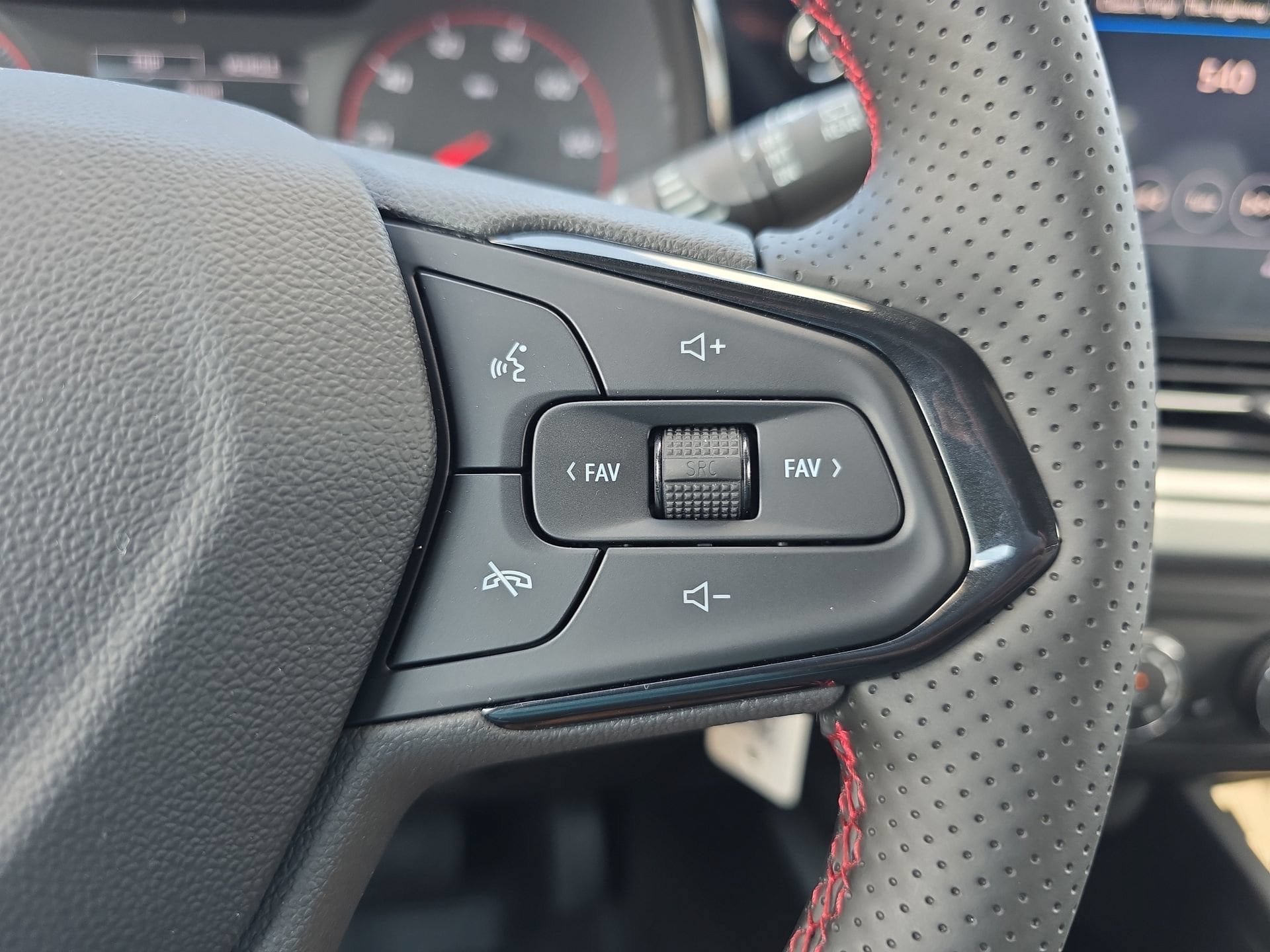 New 2026 Chevrolet Trax RS w/ Sunroof Package FWD image 20