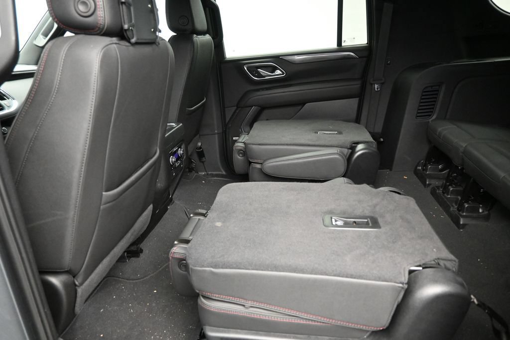 Used 2024 Chevrolet Suburban RST w/ Luxury Package RWD image 15