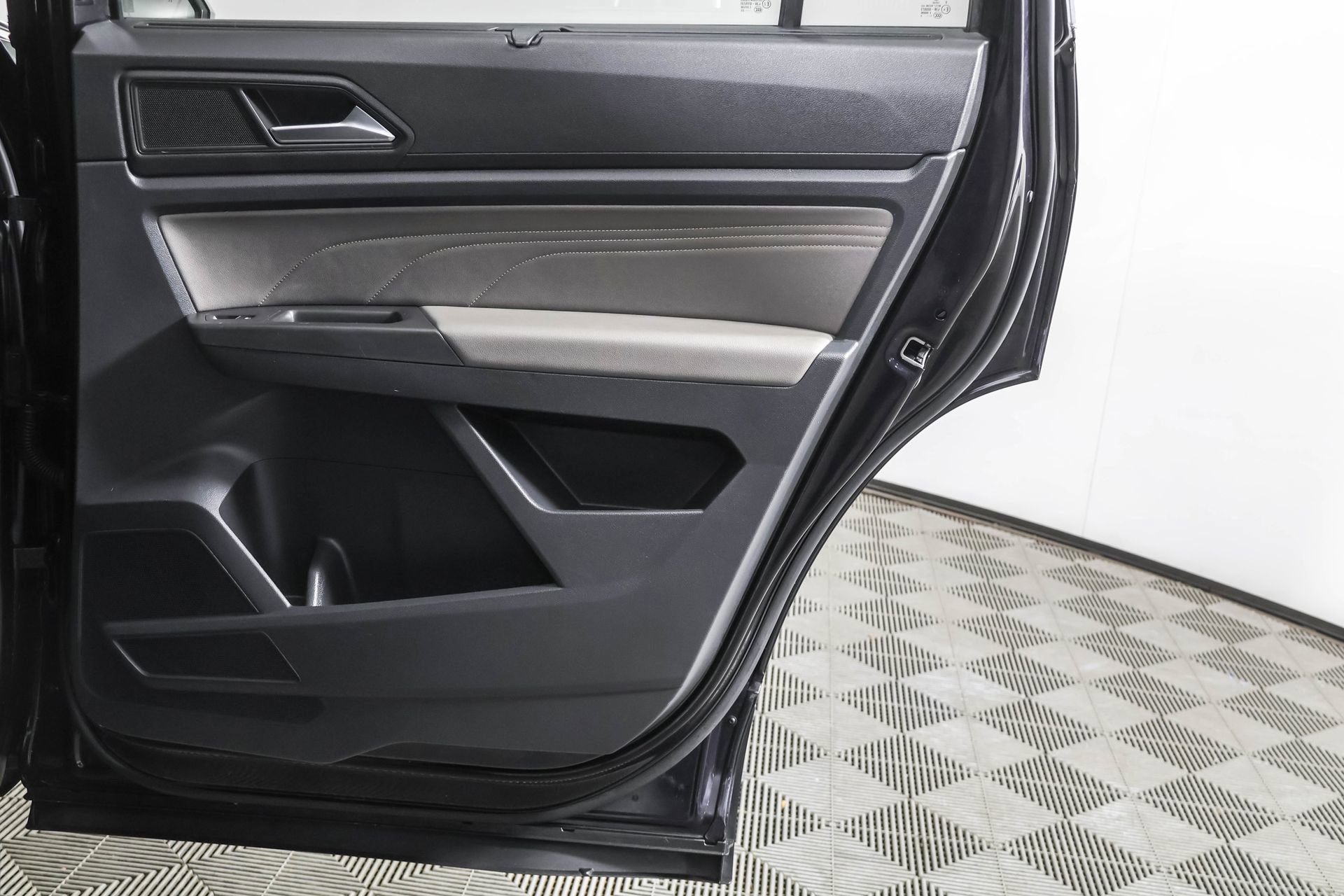 Used 2022 Volkswagen Atlas SE image 44