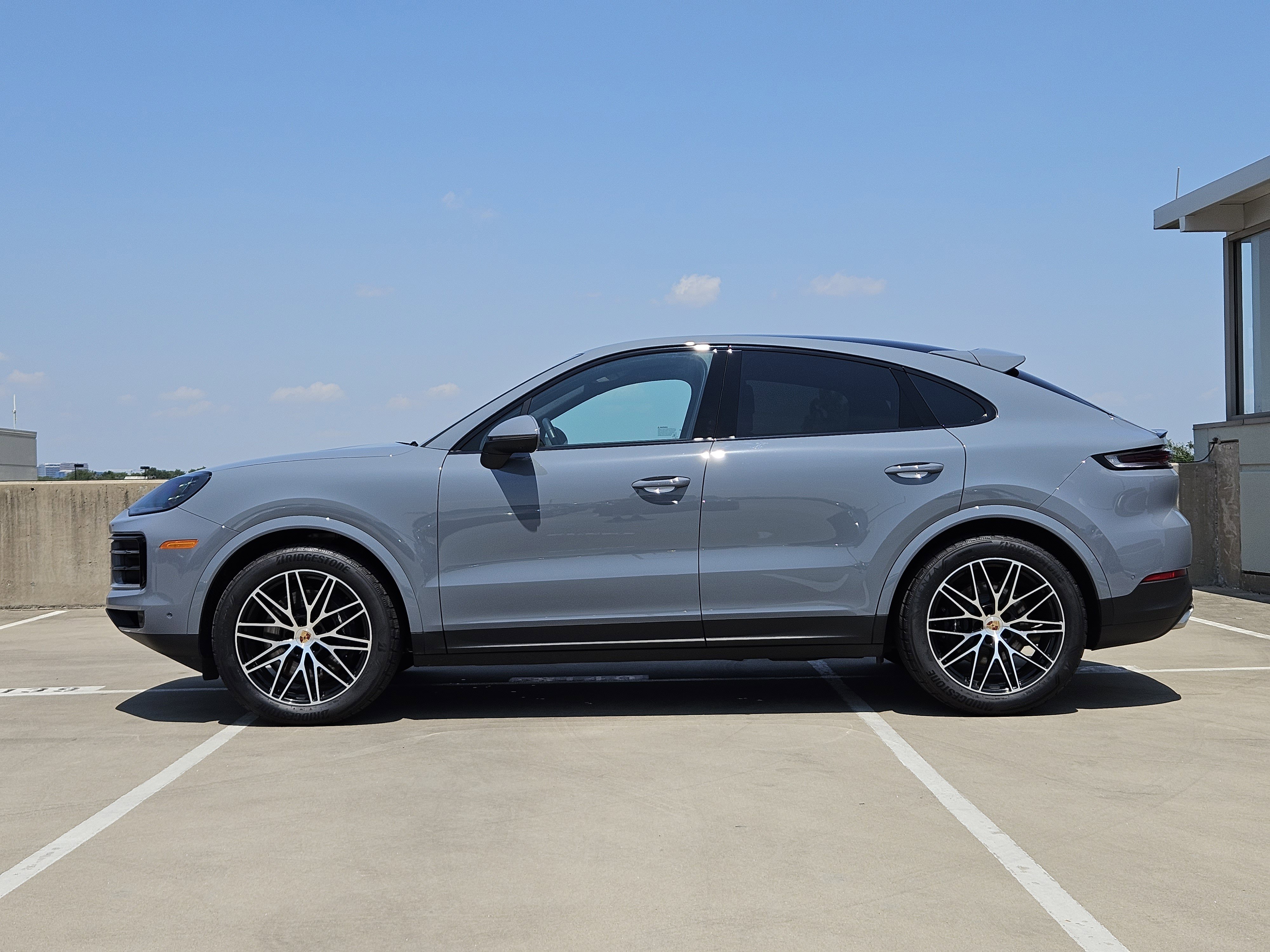 Certified 2025 Porsche Cayenne Coupe image 2