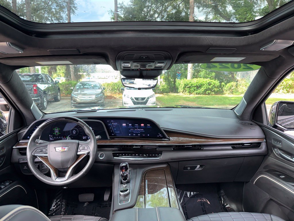 Used 2024 Cadillac Escalade Sport Platinum w/ LPO, ONYX Package AWD/4WD image 17