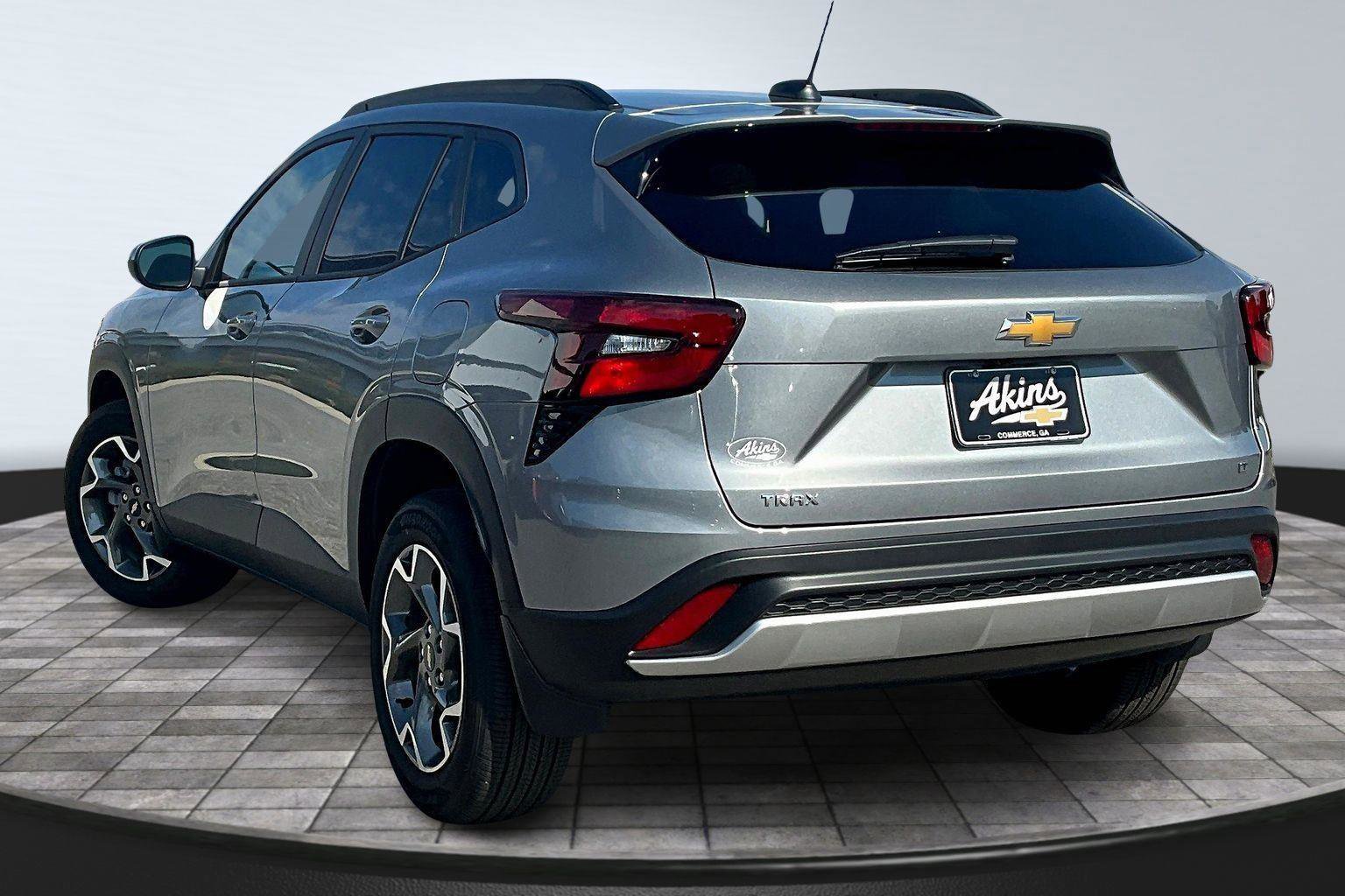 New 2025 Chevrolet Trax LT w/ LT Convenience Package image 3
