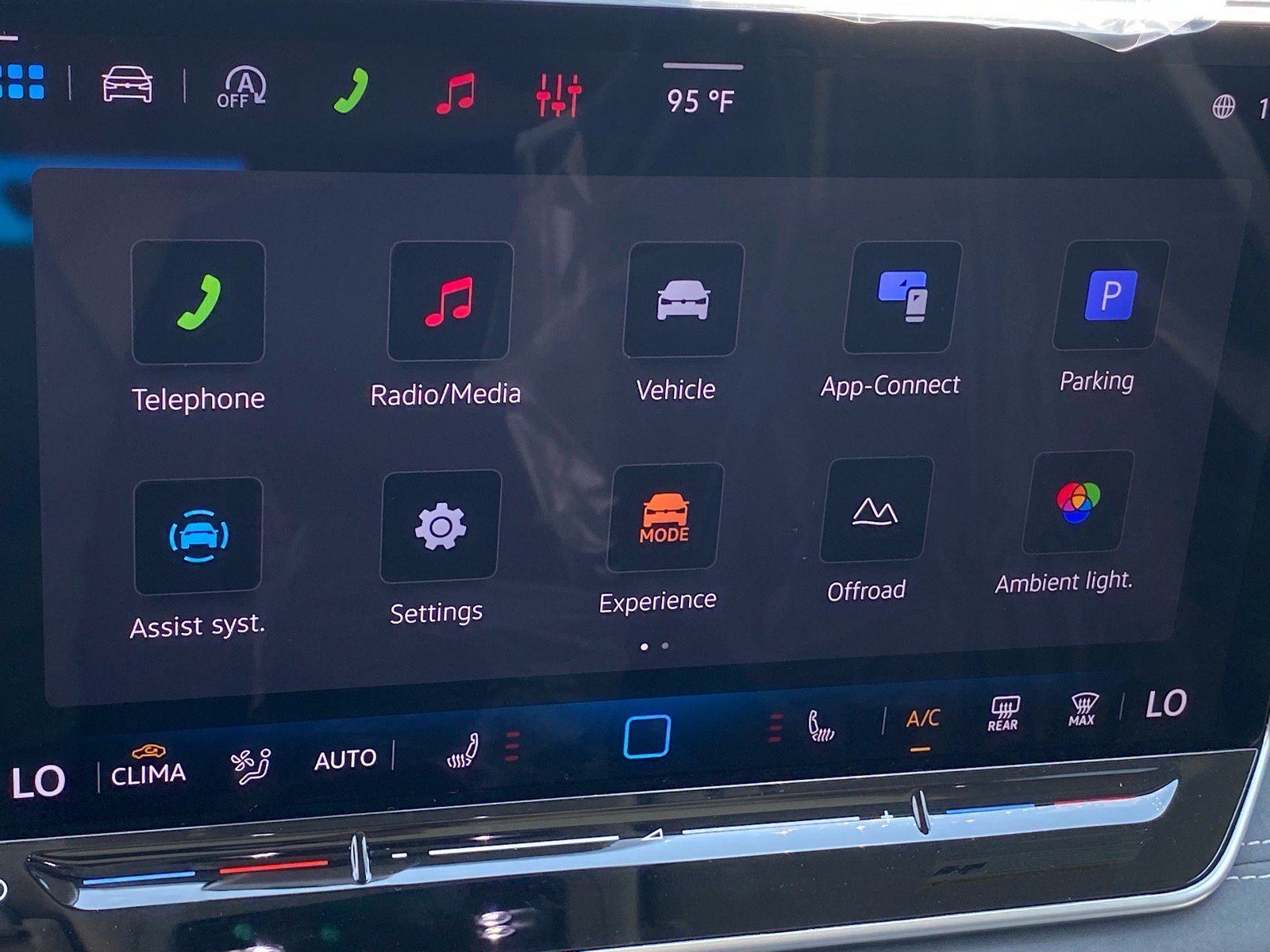 New 2026 Volkswagen Tiguan SE AWD/4WD image 8