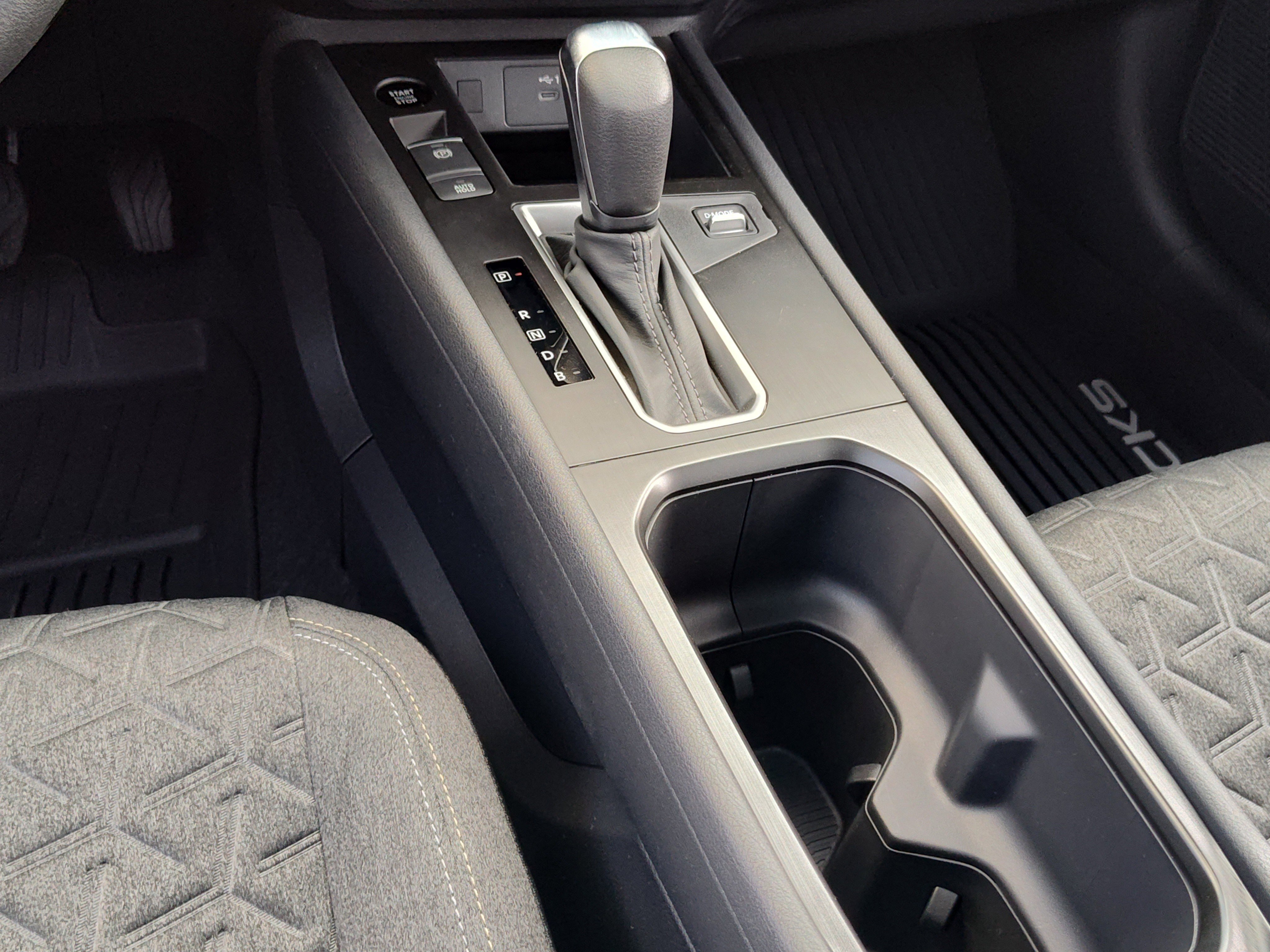 New 2026 Nissan Kicks SV w/ SV Premium Package image 9