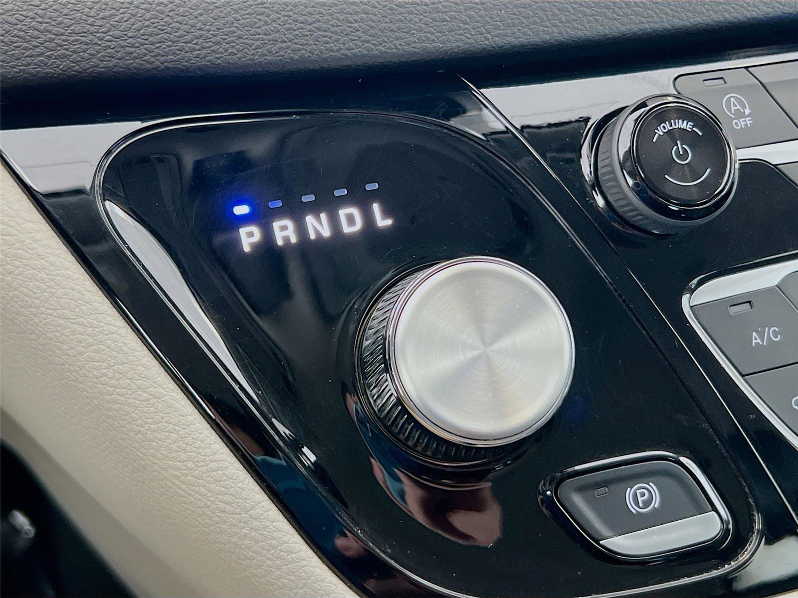 Used 2024 Chrysler Pacifica Touring-L FWD image 15