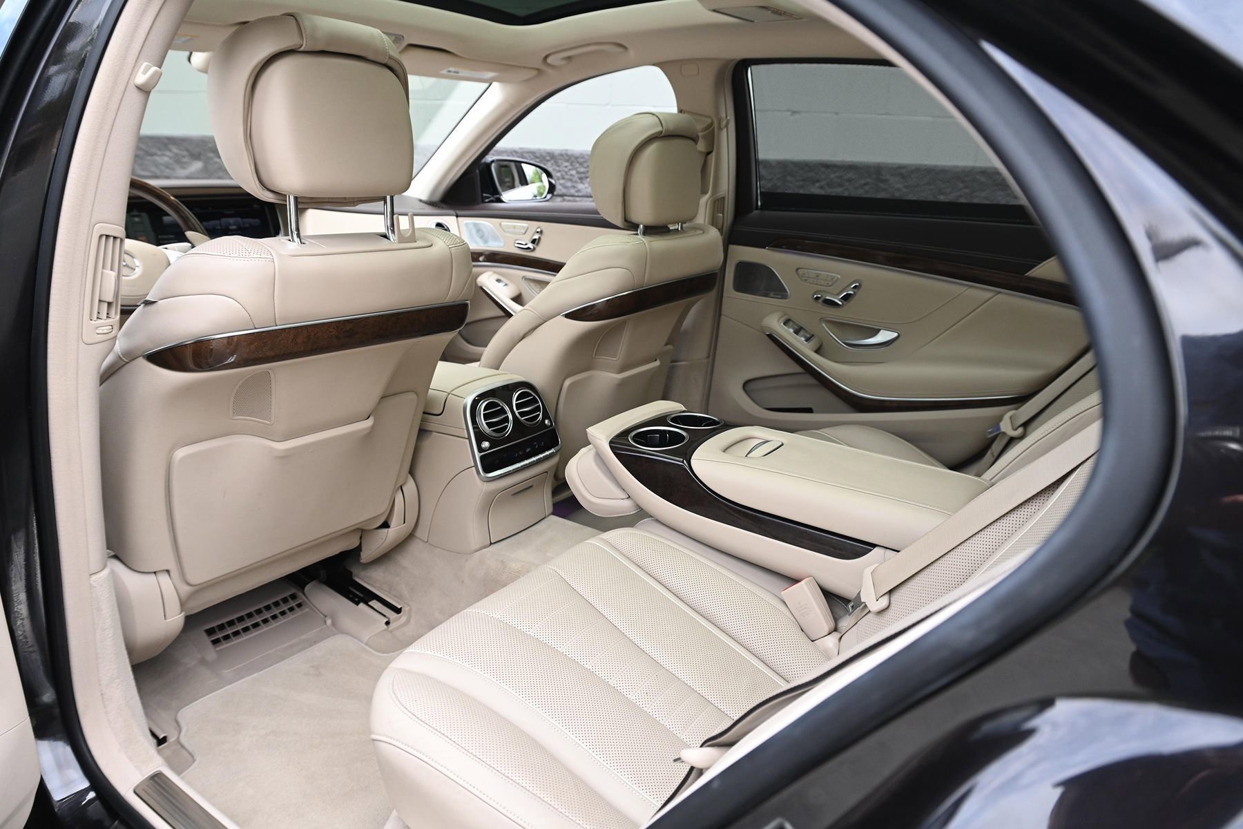 Used 2015 Mercedes-Benz S 550 4MATIC Sedan image 26