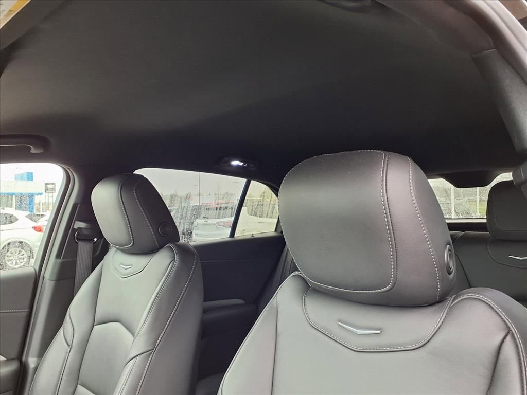 Used 2022 Cadillac XT4 Premium Luxury w/ Enhanced Visibility Package image 18