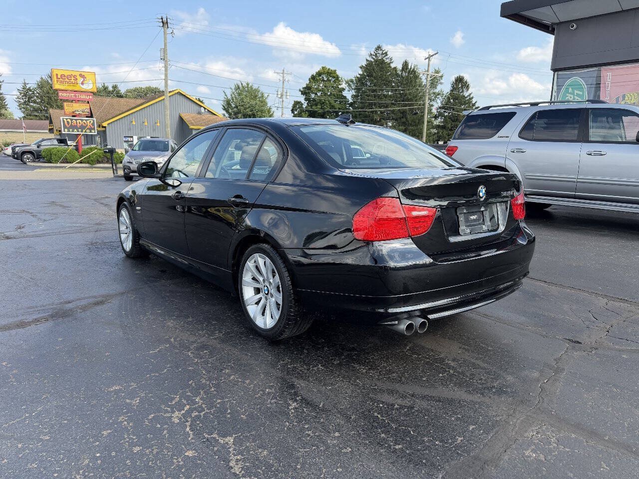 Used 2011 BMW 328i xDrive Sedan AWD/4WD image 4