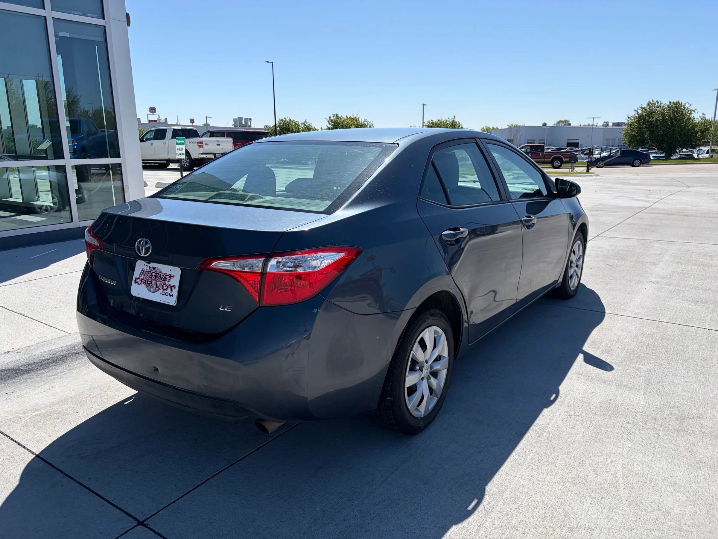 Used 2015 Toyota Corolla LE FWD image 4