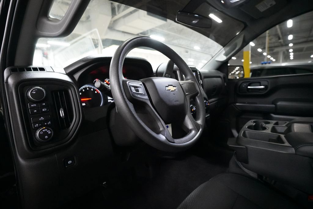 Used 2019 Chevrolet Silverado 1500 Custom w/ Custom Convenience Package AWD/4WD image 8