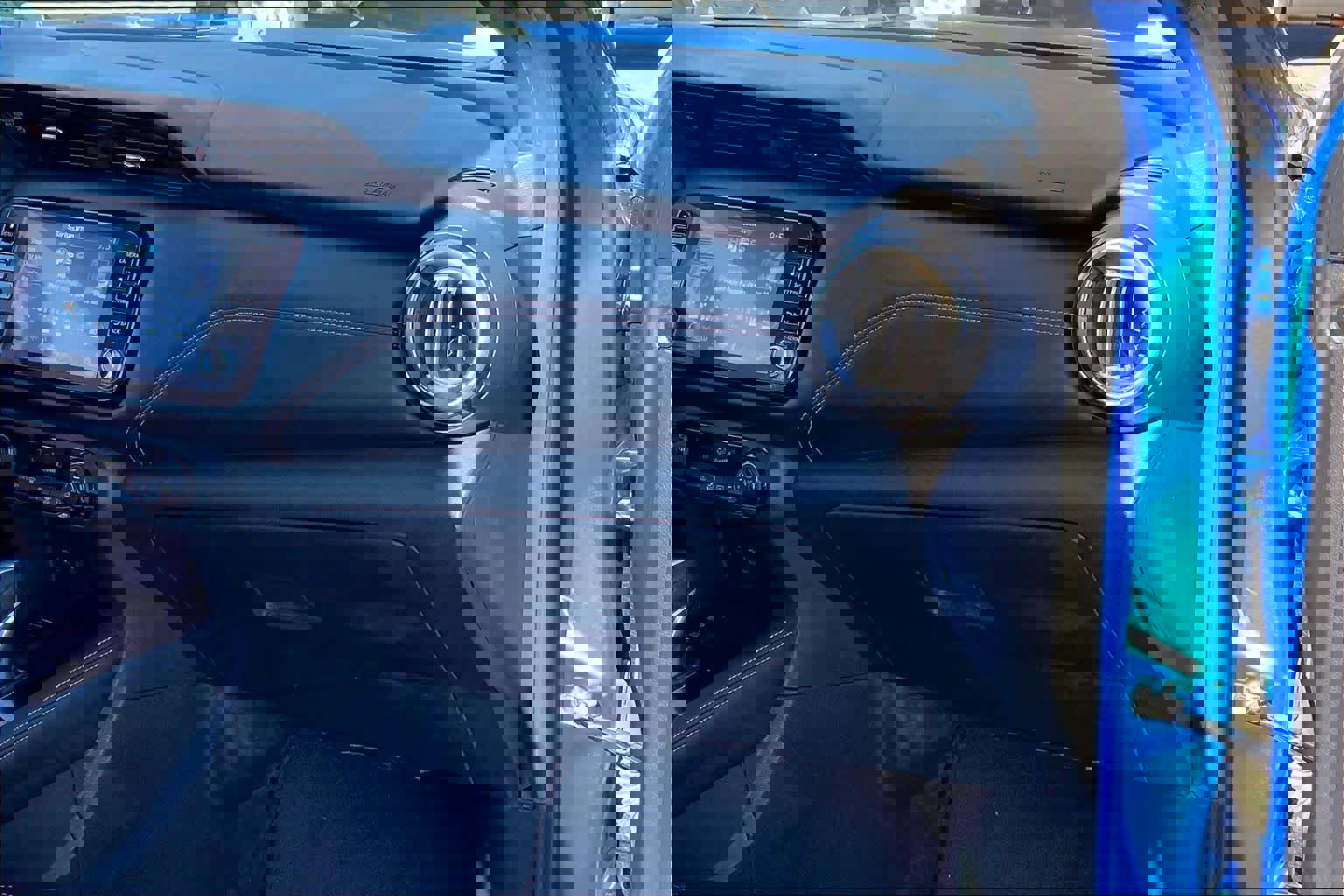 Used 2023 Nissan Kicks SR image 19