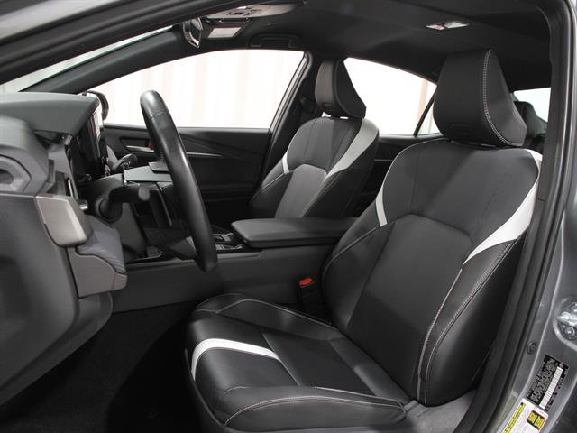 Used 2025 Toyota Camry SE image 5