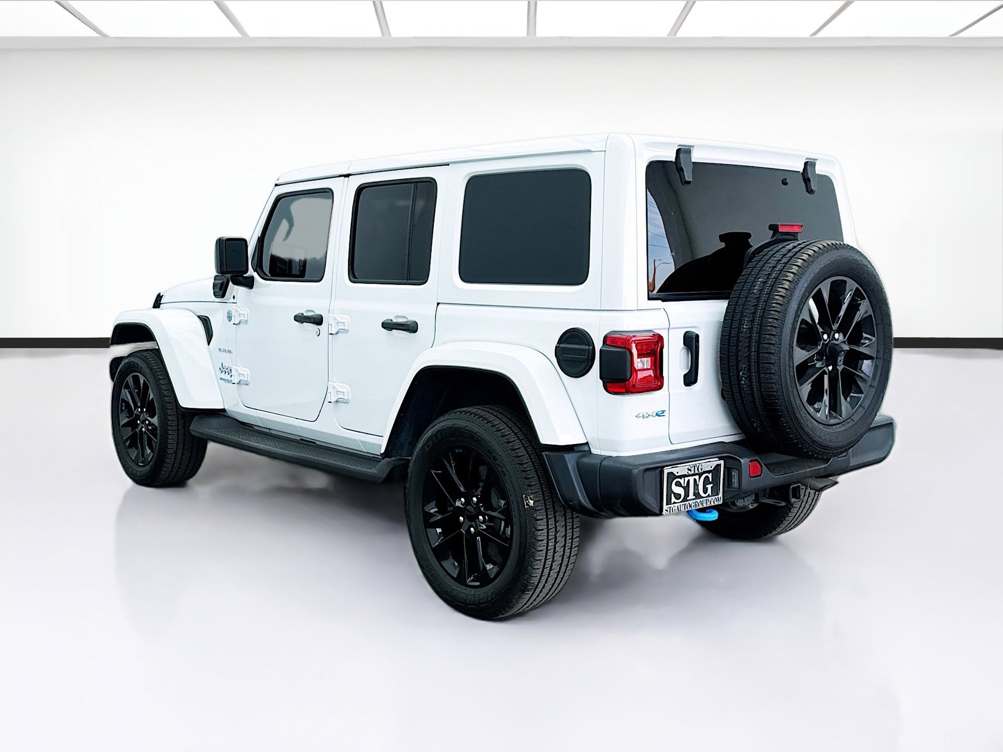 Used 2022 Jeep Wrangler Unlimited Sahara w/ Cold Weather Group image 6