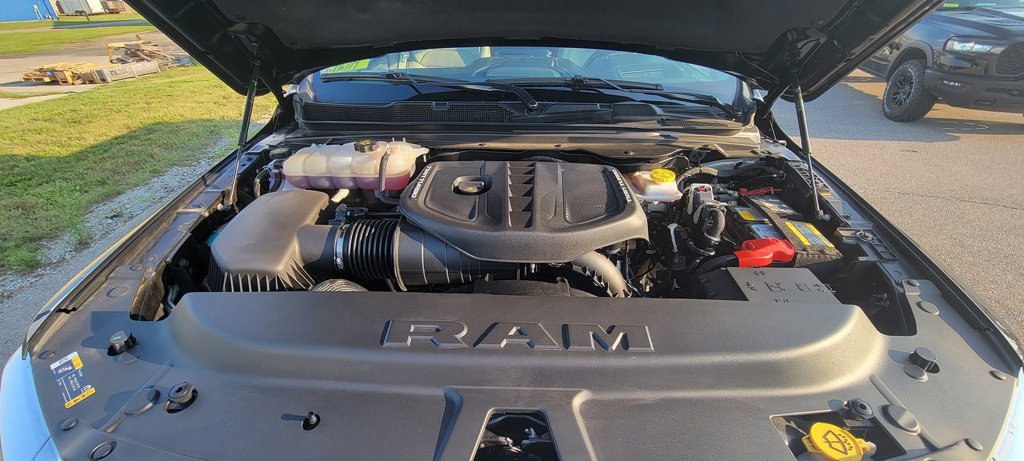 Used 2025 RAM 1500 Tungsten AWD/4WD image 8