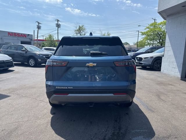 Used 2026 Chevrolet Equinox LT AWD/4WD image 3