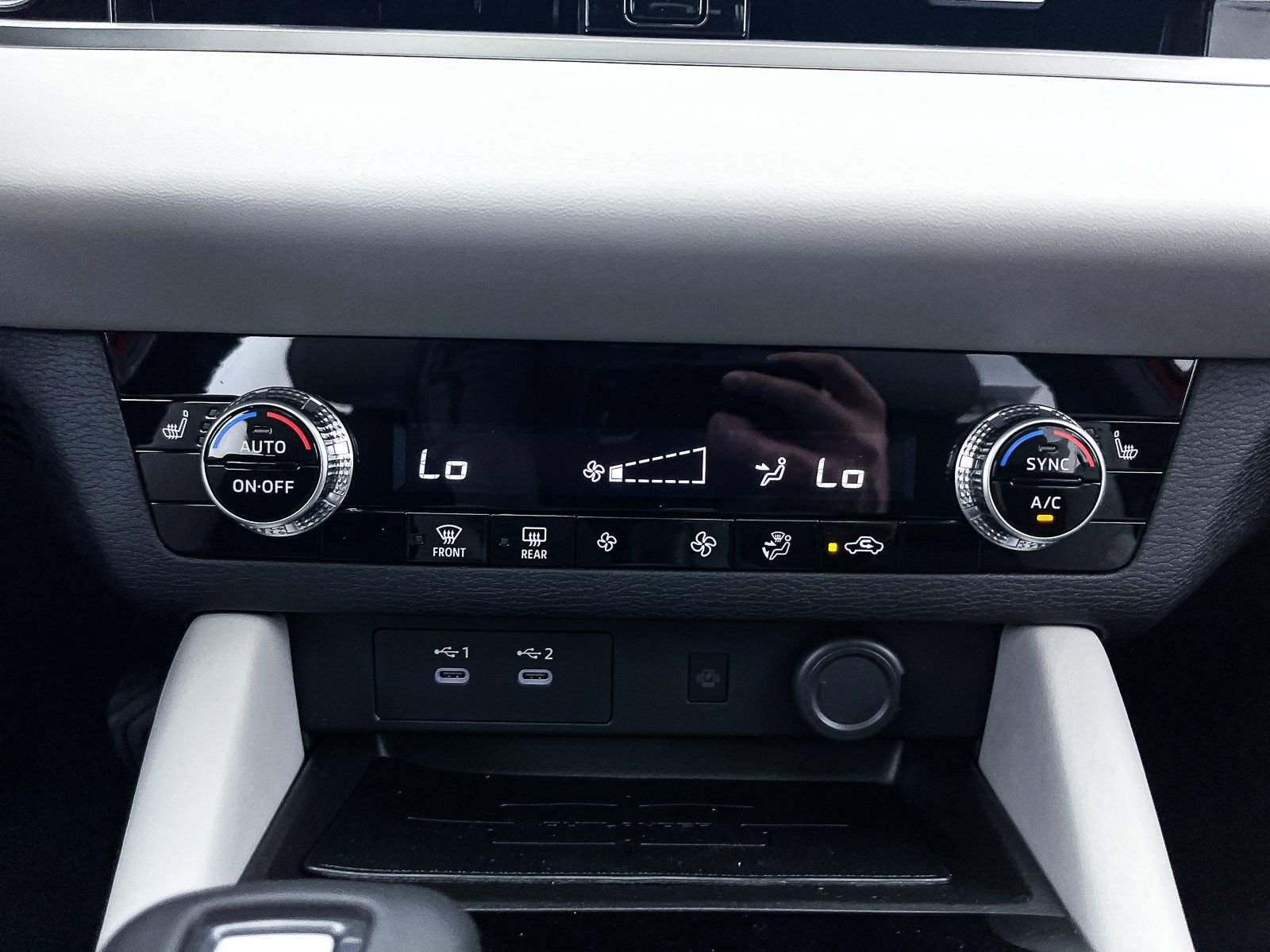 New 2025 Mitsubishi Outlander SE image 19